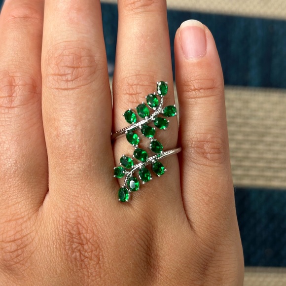 Luxury Green Emerald Leaf Shape Silver Plated Ring - Picture 7 of 8
